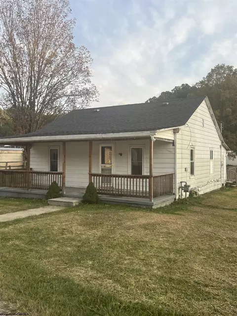 188 Carter Ave, Philippi, WV 26416