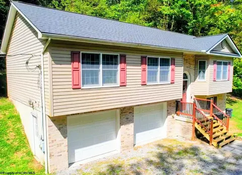 211 Tunnel Hollow Rd, Fairmont, WV 26554