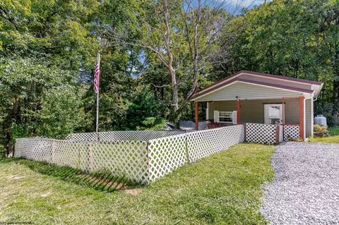 Exterior - 104 Mountainview Rd, Morgantown, WV 26508 photo 10 of 16