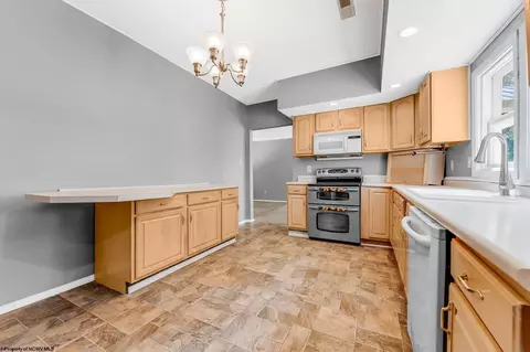 Kitchen - 104 Mountainview Rd, Morgantown, WV 26508 photo 5 of 7