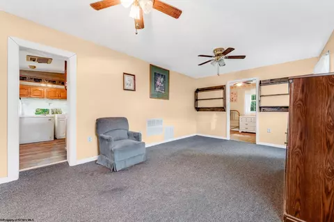 Living - 104 Mountainview Rd, Morgantown, WV 26508 photo 2 of 8