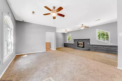 Living - 104 Mountainview Rd, Morgantown, WV 26508 photo 3 of 8