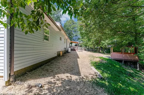 Exterior - 104 Mountainview Rd, Morgantown, WV 26508 photo 8 of 16
