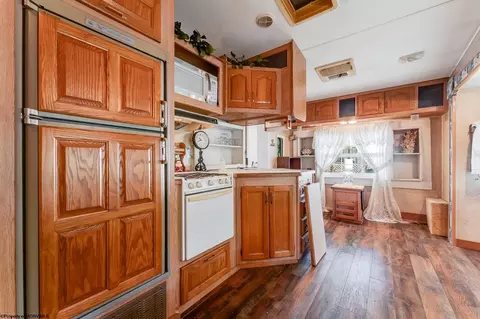 Kitchen - 104 Mountainview Rd, Morgantown, WV 26508 photo 4 of 7