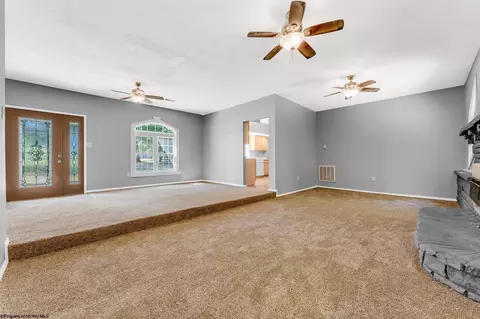 Living - 104 Mountainview Rd, Morgantown, WV 26508 photo 4 of 8