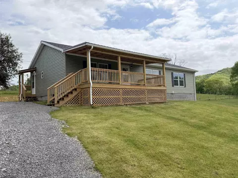 124 Hillside Dr, Elkins, WV 26241