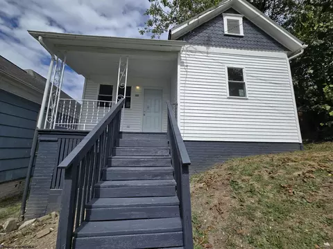 102 Weekley St, Clarksburg, WV 26301