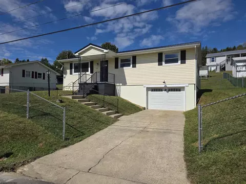 1240 Philli Ln, Shinnston, WV 26431