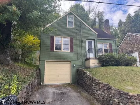 1298 Hillside Dr, Fairmont, WV 26554