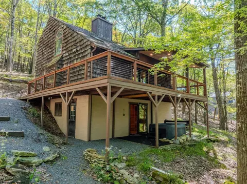 100 Ginger Ct, Terra Alta, WV 26764