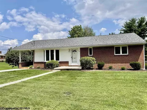 105 Walsh Dr, Kingwood, WV 26537