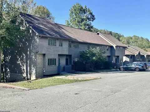 206 Aaron Smith Dr, Bridgeport, WV 26330