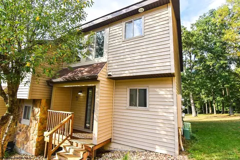 901 Hawks Nest Dr, Morgantown, WV 26508