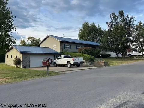 68 Crescent Ave, Buckhannon, WV 26201