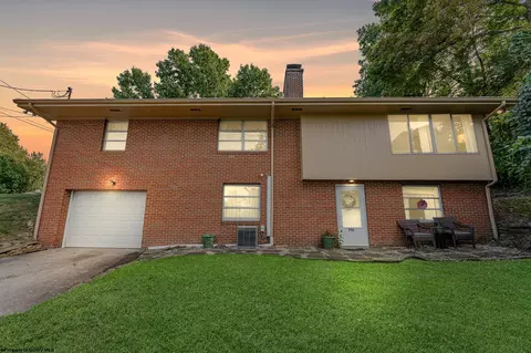 756 Mountain View Pl, Morgantown, WV 26501