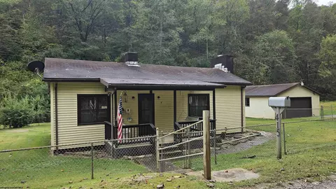 415 Elderberry Rd, Coxs Mill, WV 26342