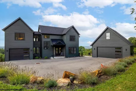 107 Oak Hill Ln, Morgantown, WV 26508