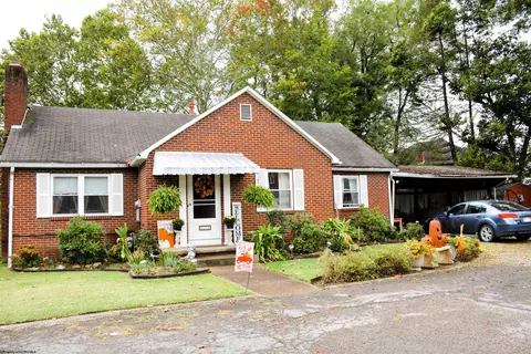 570 Locust Ave, Weston, WV 26452