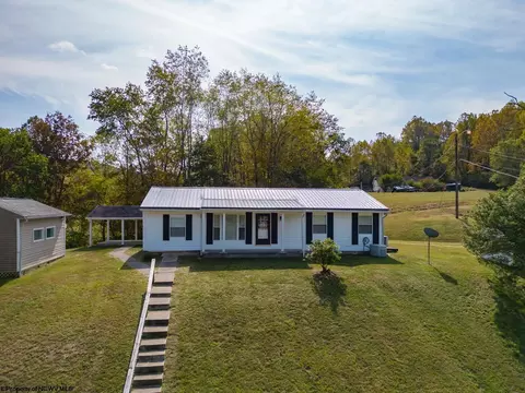163 Hutchinson Hollow Rd, Mount Clare, WV 26408