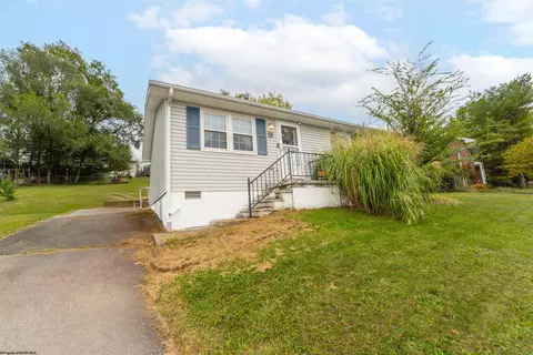 22 Eastgate Dr, Morgantown, WV 26508