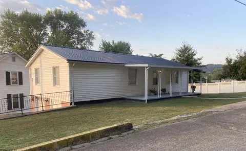 180 Pike St, New Martinsville, WV 26155