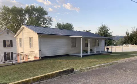 180 Pike St, New Martinsville, WV 26155