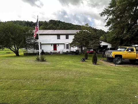 8613 Georgetown Rd, Roanoke, WV 26447