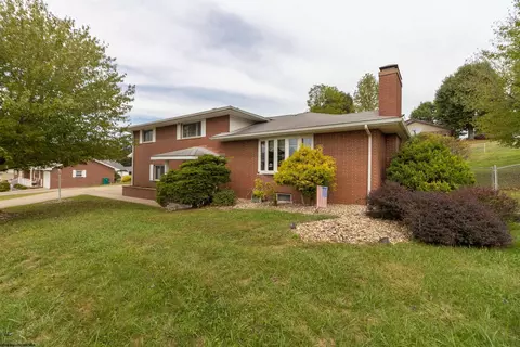 220 Meadow View Dr, Bridgeport, WV 26330