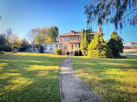 2001 Locust Ave, Fairmont, WV 26554