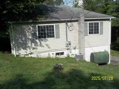 3228 Ridgedale Rd, Morgantown, WV 26508
