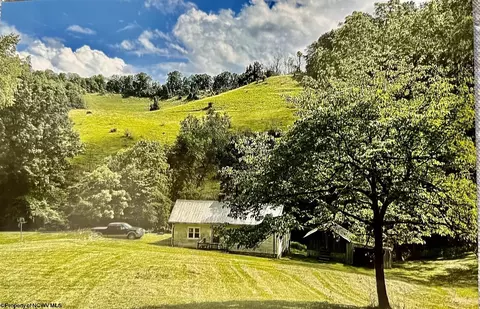 450 592 Mud Run Rd, Buckhannon, WV 26201