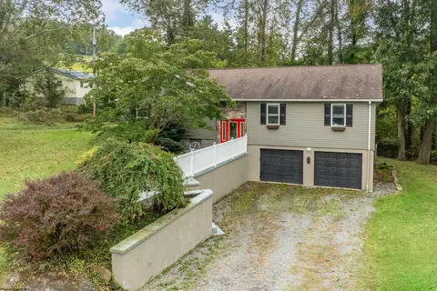 36 Dellslow Ln, Morgantown, WV 26508