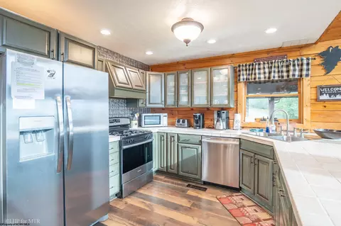 Kitchen - 91 Panoramic Dr, Dryfork, WV 26263 photo 3 of 3