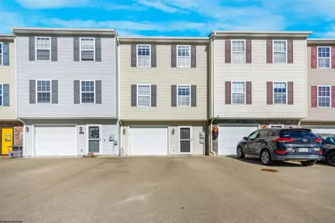 104 Eagle Dr, Maidsville, WV 26541