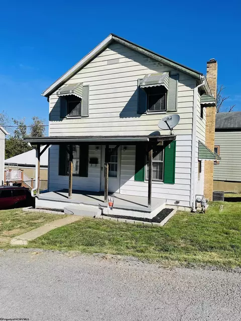 3 Hess Ct, Fairmont, WV 26554