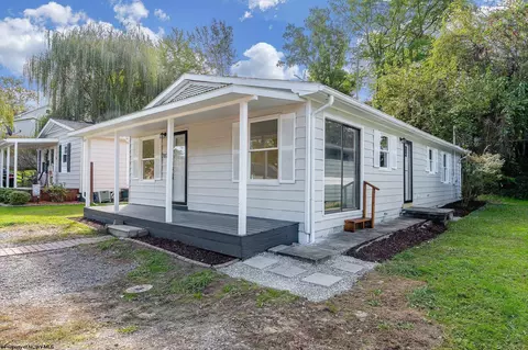 702 E Park Ave, Fairmont, WV 26554