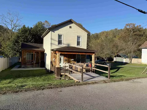 724 W Main St, Grafton, WV 26354