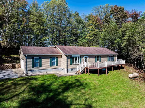 1914 Carpenter Dr, Fairmont, WV 26554
