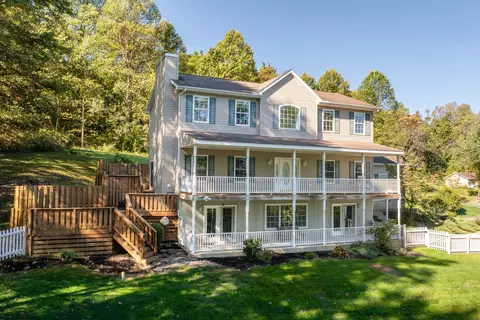 2 Chickadee Ln, Morgantown, WV 26508