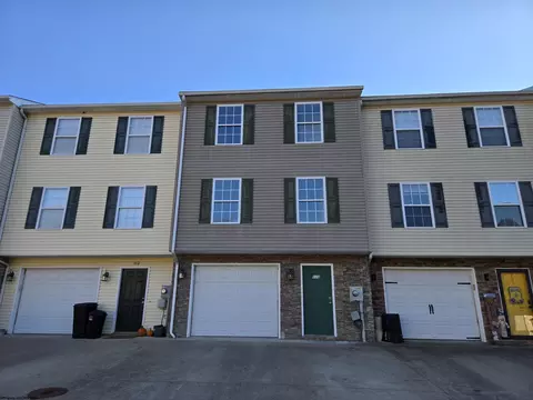 110 Eagle Dr, Maidsville, WV 26541
