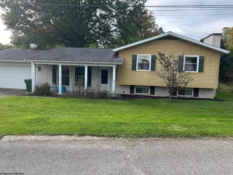 1301 Heritage Pl, Morgantown, WV 26505