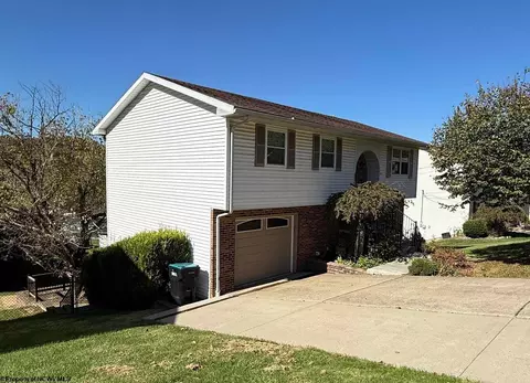 9 Arrowood Dr, Bridgeport, WV 26330