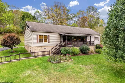 1252 Monumental Rd, Fairmont, WV 26554