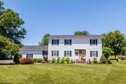 318 Fairlawn Dr, Buckhannon, WV 26201
