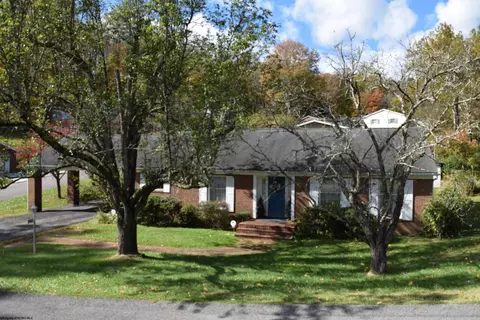 913 Henry Dr, Fairmont, WV 26554