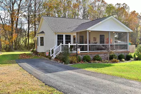 36 Holly St, Elkins, WV 26241