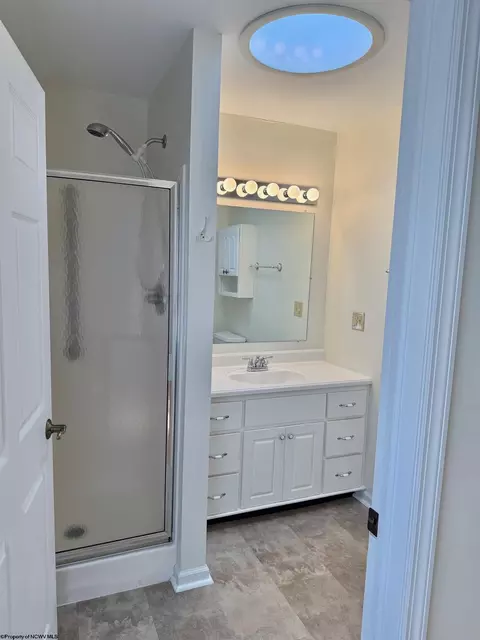 Bath - 411 Pineview Dr, Thomas, WV 26292 photo 2 of 2