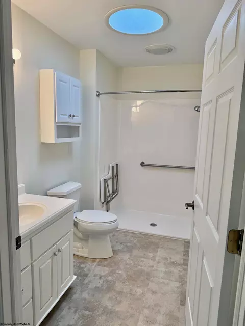 Bath - 411 Pineview Dr, Thomas, WV 26292 photo 1 of 2