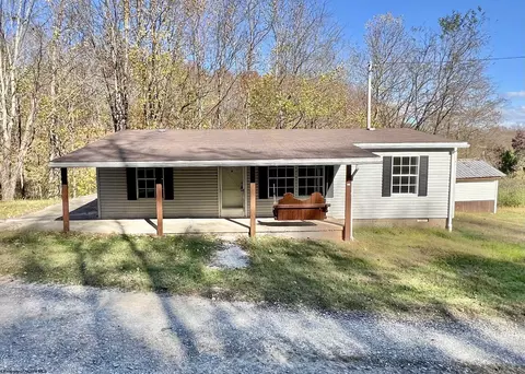 284 Pointe Dr, Buckhannon, WV 26201