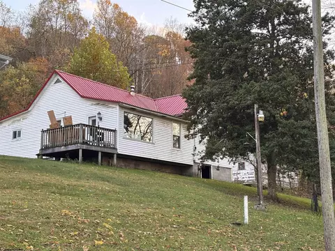 27 N Wilson St, Junior, WV 26275